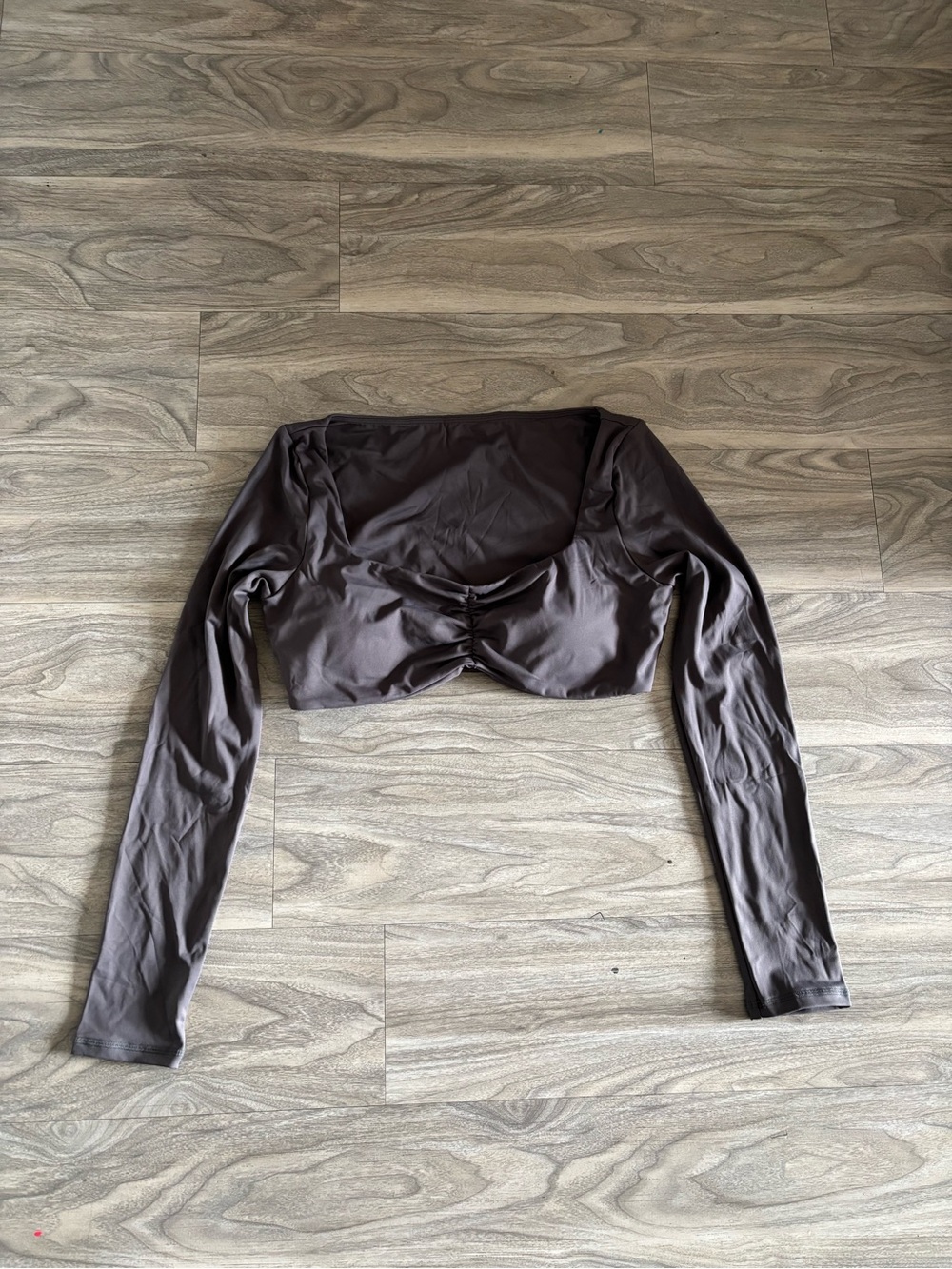 Long Sleeve Ruched Crop Top - Brown